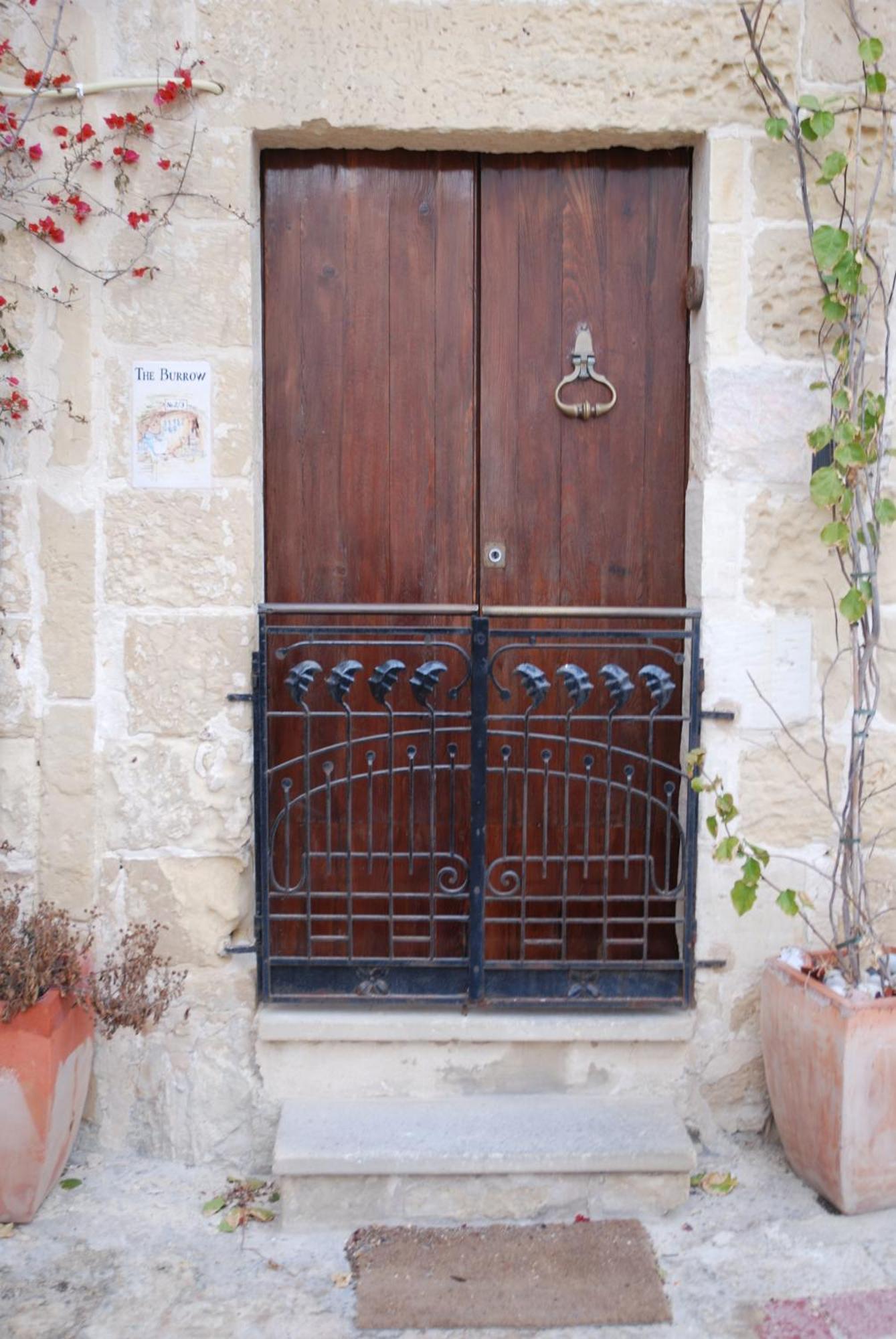 The Burrow Guest House Tarxien Экстерьер фото