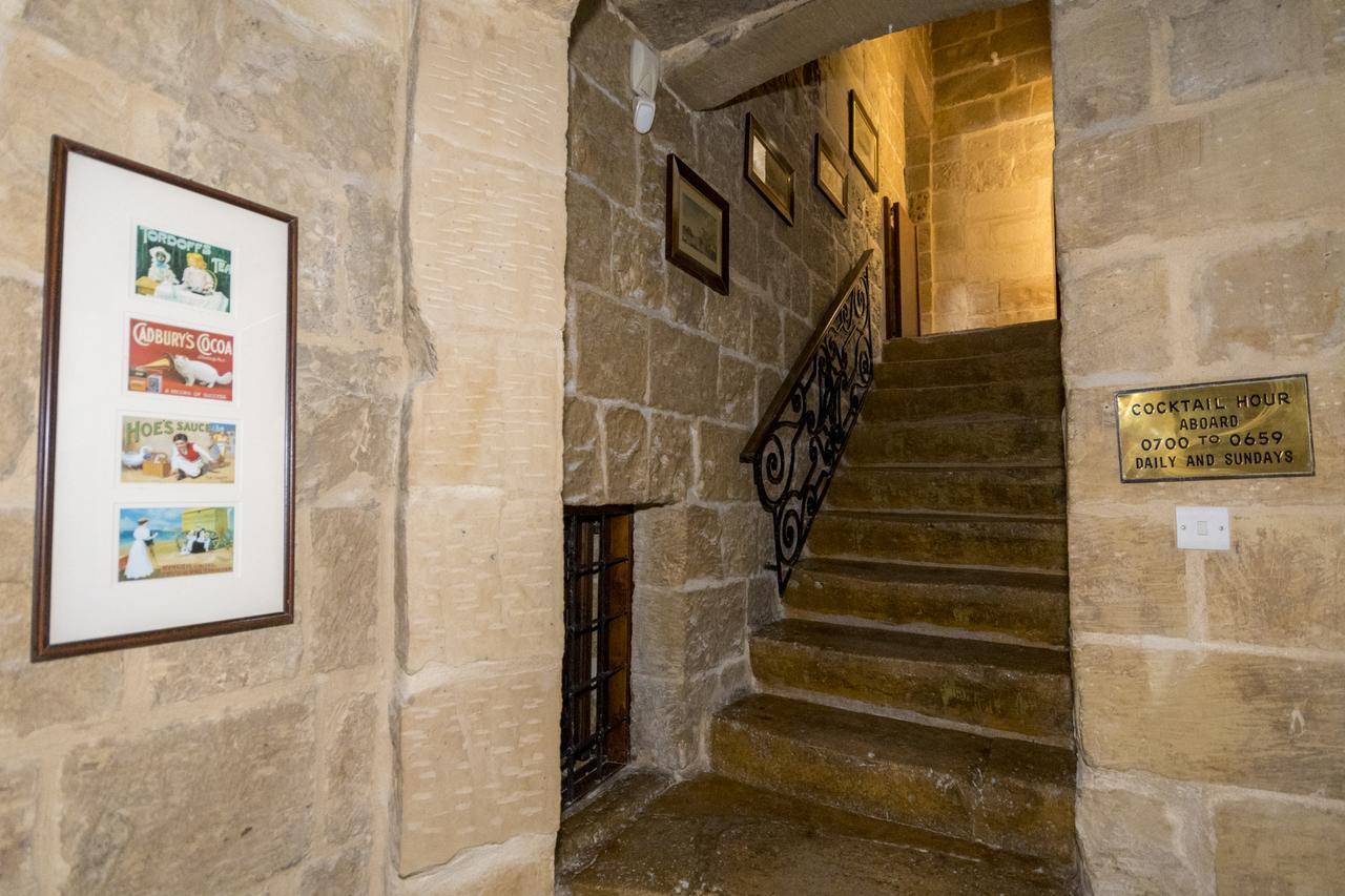The Burrow Guest House Tarxien Экстерьер фото